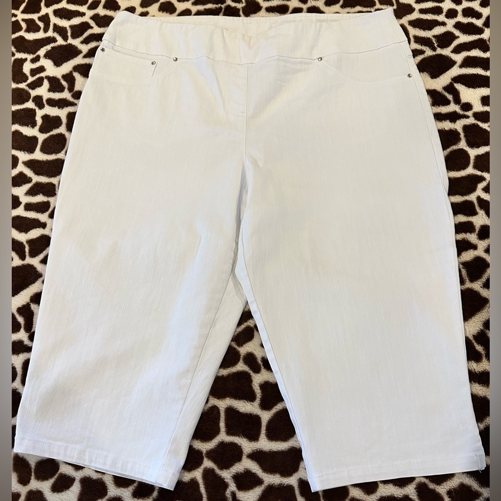 Ruby Rd. Size 16 White Capris, excellent used condition. No stains.